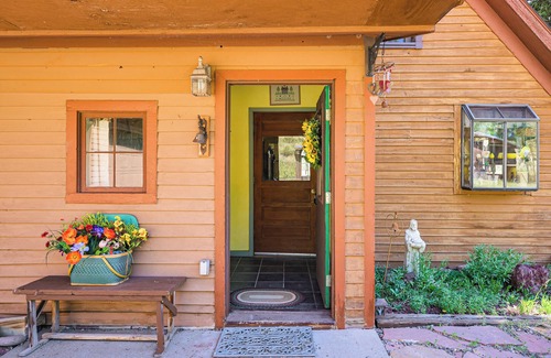 Creede Cabin | 'Wagon Wheel Hideaway' Near Fishing in Creede!