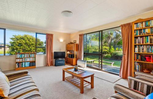 Waikanae House | Waikanae Waves - Waikanae Beach Holiday Home