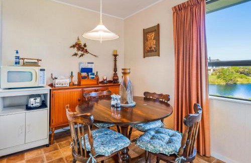 Waikanae House | Waikanae Waves - Waikanae Beach Holiday Home