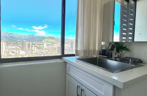 Waikiki Apartment | Waikiki 22nd Floor Studio Ocean & Mountain Views