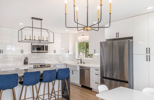 Kaimuki House | Waikiki and Diamond Head Views with Modern 3Bed/2Bath