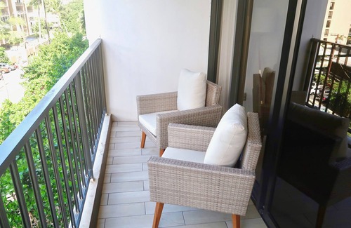 Waikiki Condo | Waikiki Banyan - Free Parking, AC, Wi-Fi, Conveniently Located