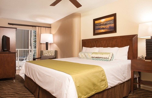 Waikiki Resort | Waikiki Beach Walk Resort 2BR/2BA