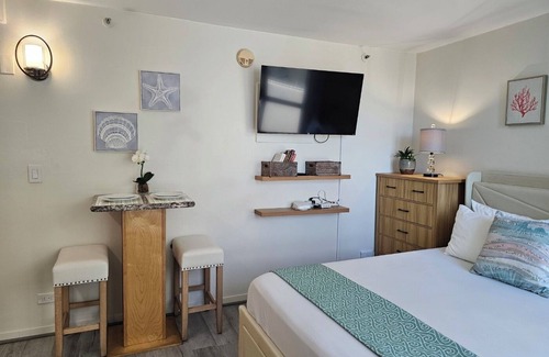Waikiki Hotel | Waikiki Grand Hotel - Newly Renovated @6FL