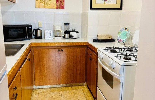 Waikiki Apartment | ~Waikiki~ LOWEST RATES IN AREA ~ 2 Bedroom ~ Fully Furn ~ Blocks to Beach ~