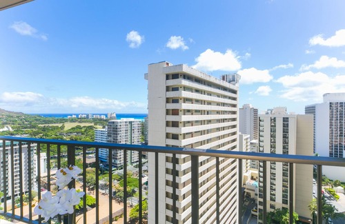 Diamond Head - Kapahulu - St. Louis Apartment | Waikiki Sunset * Newly Renovated * Parking * Diamond Head Ocean Views *