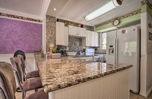 McCully - Moiliili Condo | Waikiki: Walking Distance 30 Night Minimum