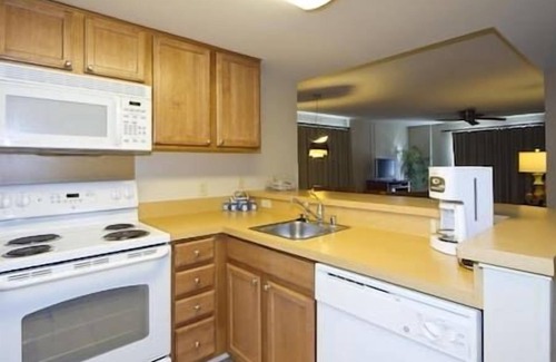 Waikiki Resort | Waikikian Beach Walk Resort & Spa, Hot Tub, Beach!