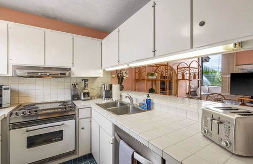 Wailea Condo | Wailea Ekahi 12D - Budget Friendly Ocean View Studio w/Lanai, Kitchen, WD, & AC
