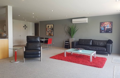 Waipahihi Apartment | Waimahana Apartment 3