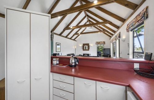 Waikanae House | Waimea Cottage - Waikanae Holiday Home