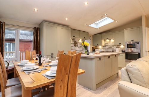 Troutbeck Cottage | WAINWRIGHT LODGE, pet friendly, with hot tub in Windermere