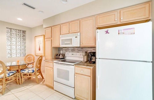 Tropical Cove Condo | Wait N Sea at Lexington CC Lake Village