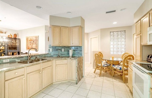 Tropical Cove Condo | Wait N Sea at Lexington CC Lake Village