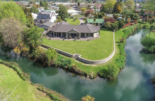 Ngongotaha House | Waiteti River Views - 5 Bedrooms, 4 Bathrooms with Great River Views