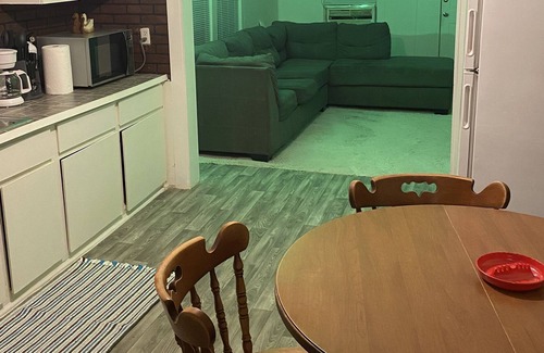 Carbondale House | Wake and Bake Bud and Breakfast