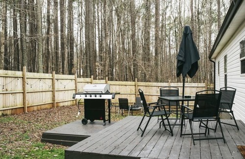 Wake Forest House | Wake Forest Home Cozy Secluded Getaway 15 min to Falls Lake