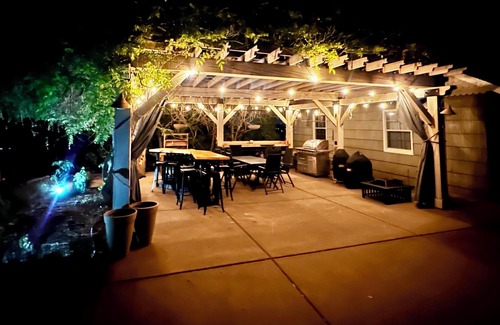 Medford Cottage | Wake to breathtaking sunrises over the rolling hills! Relax by the fire under the stars, & savor sunset dinners beneath fragrant wisteria pergola. Surrounded by wineries and minutes from historic Jacksonville, this retreat blends charm & convenience