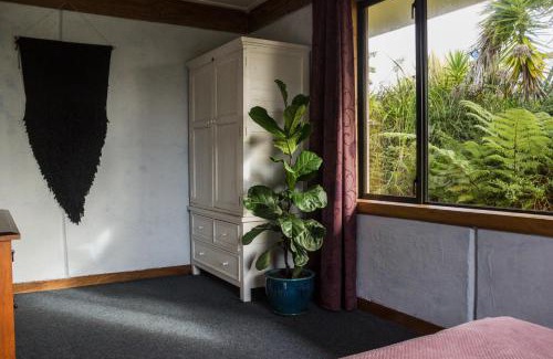 Raglan House | Wake up and Thrive