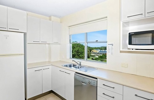 Coffs Harbour Apartment | Wake up each morning to fresh ocean breezes, then take a short walk across the street to Park Beach