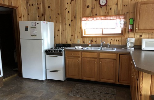Au Train Cabin | Wake up in a winter wonderland!Snowmobile, ski, ice climb!Parking &Trail Access!