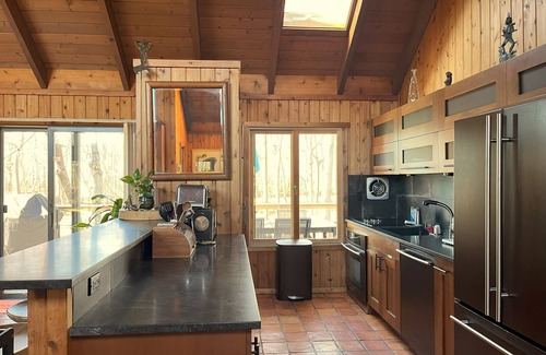 Montauk House | Wake up in the trees and walk to the beach! Chef's kitchen, pool, large decks!