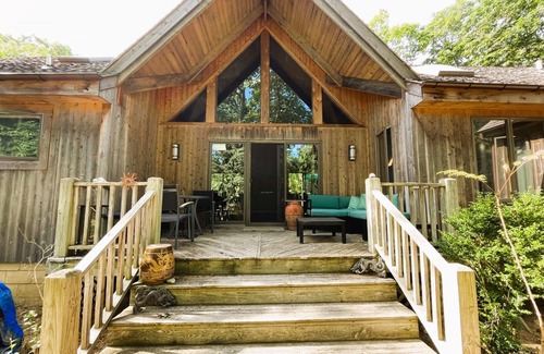 Montauk House | Wake up in the trees and walk to the beach! Chef's kitchen, pool, large decks!