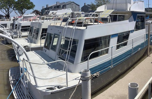 Port Clinton House | Wake up ON the lake aboard Shiloh