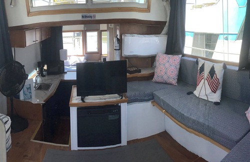 Port Clinton House | Wake up ON the lake aboard Shiloh