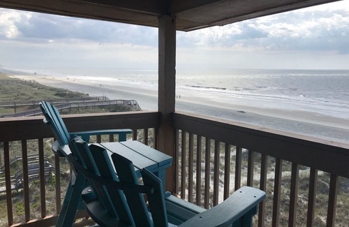 Ash Condo | Wake up to the sunrise over the Atlantic! Beautiful ocean views from balcony