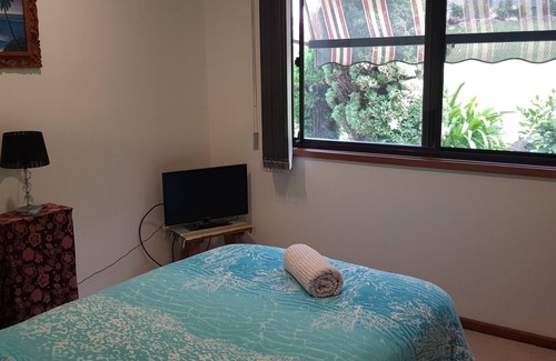 Umina Beach House | Wake up to the birds, fall asleep to the surf at Umina beach Bungalow