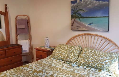 Umina Beach House | Wake up to the birds, fall asleep to the surf at Umina beach Bungalow