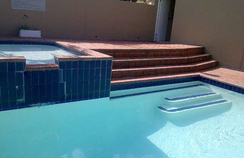 Umdloti Apartment | WAKE UP TO THE SOUND OF THE WAVES!1BEDROOM,SLEEPS4.ON THE BEACH
