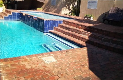 Umdloti Apartment | WAKE UP TO THE SOUND OF THE WAVES!1BEDROOM,SLEEPS4.ON THE BEACH