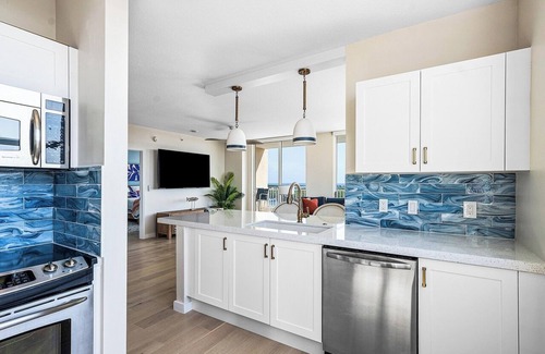 Boynton Beach Condo | Wake up to the Sunrise over the Atlantic. Gorgeous unit with central location.