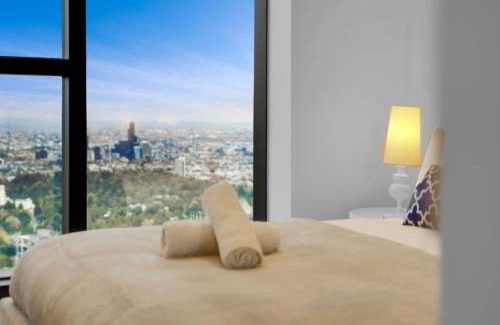 Southbank Apartment | Wake Up to the Sunrise Next to Casino with Sky Pool