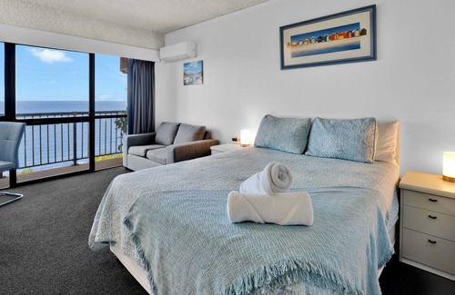 North Ward Apartment | Wake up to uninterrupted ocean views