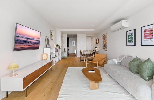 South Yarra Apartment | Wake Up to Views, Pool & the South Yarra Lifestyle