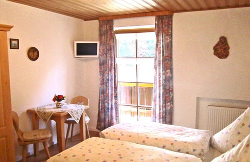 Aschau im Chiemgau Apartment | Waldblick Doppelzimmer Dusche/wc, TV und Balkon