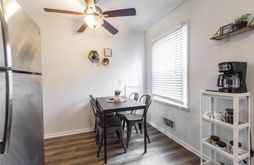 South Kansas City House | Waldo Retreat House 3BD - Master Suite, Pet Friendly, Walking Trail & Shops