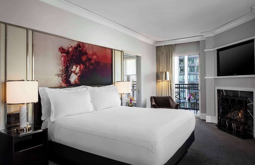 Rush and Division Hotel | Waldorf Astoria Chicago