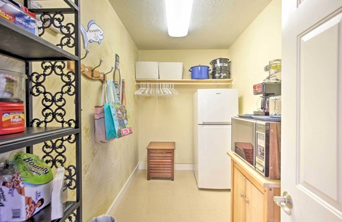 Waldport House | Waldport Townhome w/Dog Run on Alsea Bay!