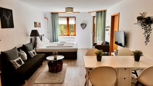 Titisee-Neustadt Apartment | Waldtwin 2 Titisee (W12) + Hochschwarzwald Card