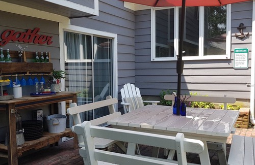 Hyannis House | Walk 10 min to beach & to Main St. Hyannis