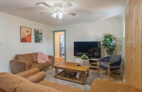 Smith's Memento House | Walk 2 Beach & Ocean Center 60' Driveway