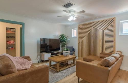 Smith's Memento House | Walk 2 Beach & Ocean Center 60' Driveway