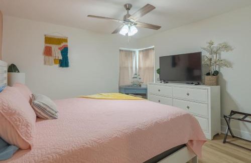 Smith's Memento House | Walk 2 Beach & Ocean Center 60' Driveway