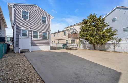 Seaside Heights Apartment | Walk 2 Beach, Outdoor Shower, Linens + Towels provided, Beach badges included