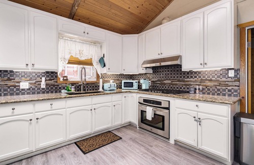 Big Bear City Cabin | Walk 2 Lake, Go Karts, Dining & Shops, King Bed, 55" TVs+Fenced Yard 4 Pets