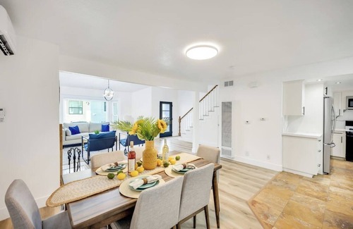 Eastside House | Walk 2 the Wave Stylish Modern Home in Long Beach.